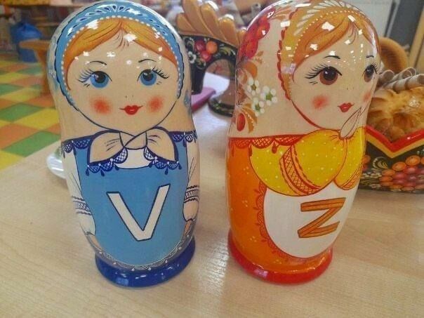 Во Владимирской области наладили производство неваляшек с символами Z и V