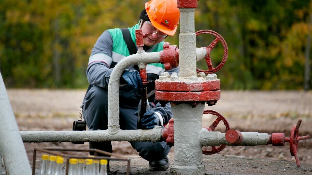 Baza: нефтепровод «Дружба» снова попал под обстрел в Брянской области