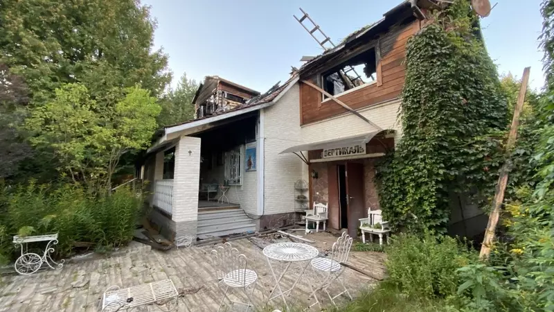 В поселке Крекшино выставлен на продажу сгоревший дом режиссера Станислава Говорухина