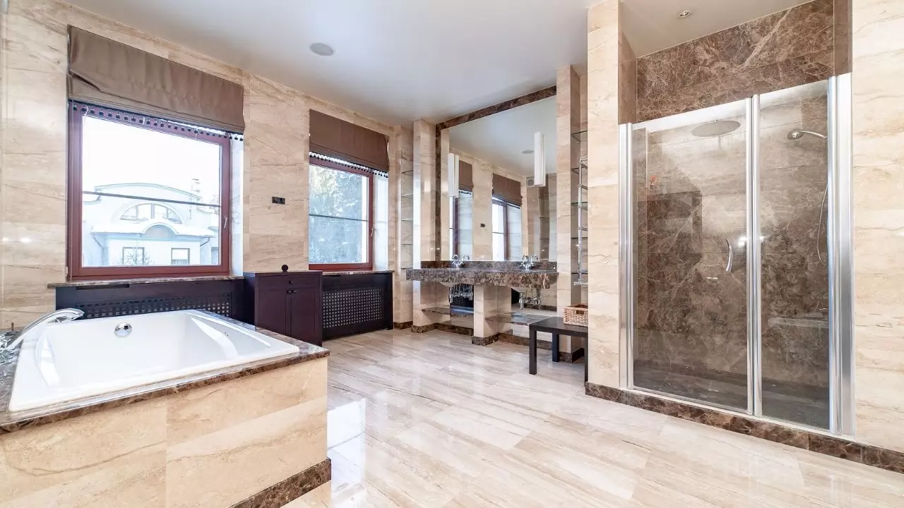 Ванная комната размером однокомнатную квартиру: блажь или необходимость?