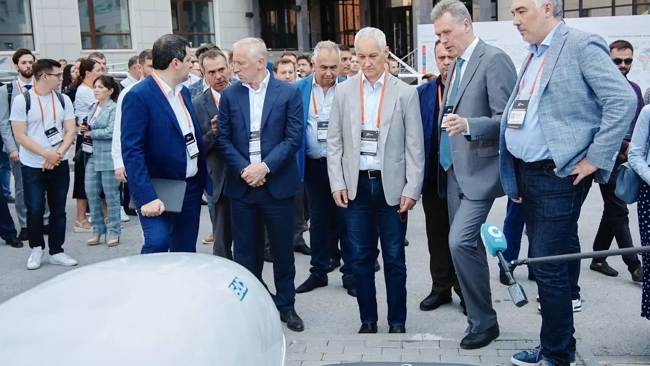 В прошлом году «Архипелаг» прошел в Новосибирске, где первый вице-премьер РФ Андрей Белоусов заявил о готовности России к запуску отрасли БАС