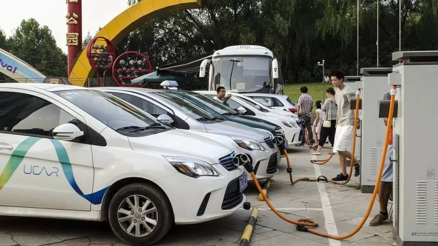 Китай за три года увеличит долю электрокаров на дорогах до 47%