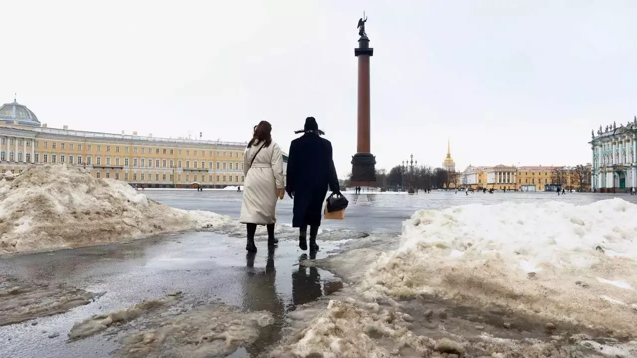 Температура днем в Петербурге не поднимется выше нуля, выпадет снег